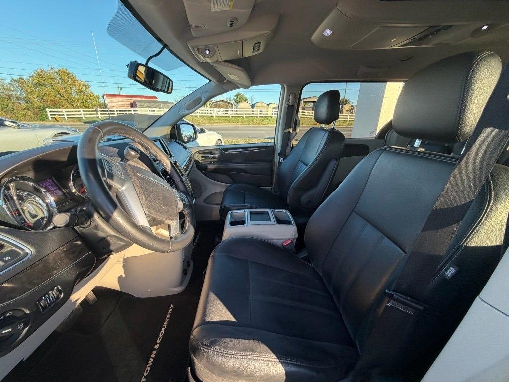 Chrysler Town & Country Touring 2013