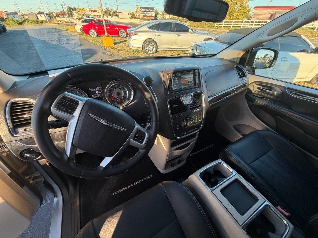 Chrysler Town & Country Touring 2013