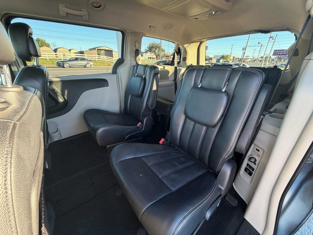 Chrysler Town & Country Touring 2013
