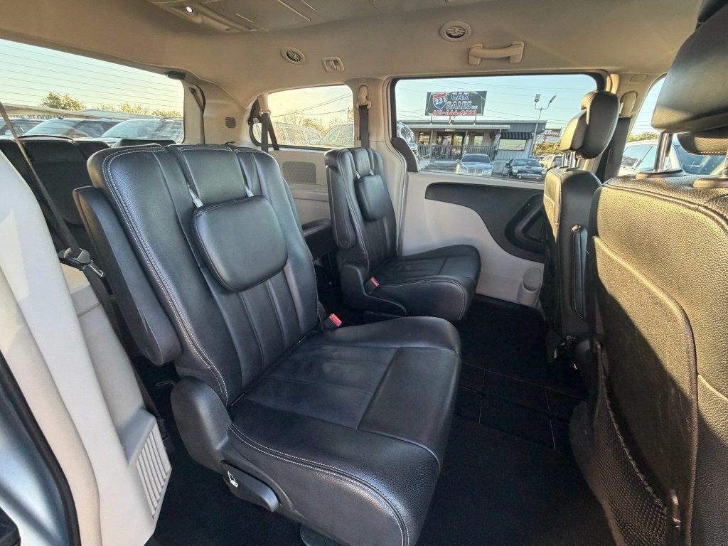 Chrysler Town & Country Touring 2013