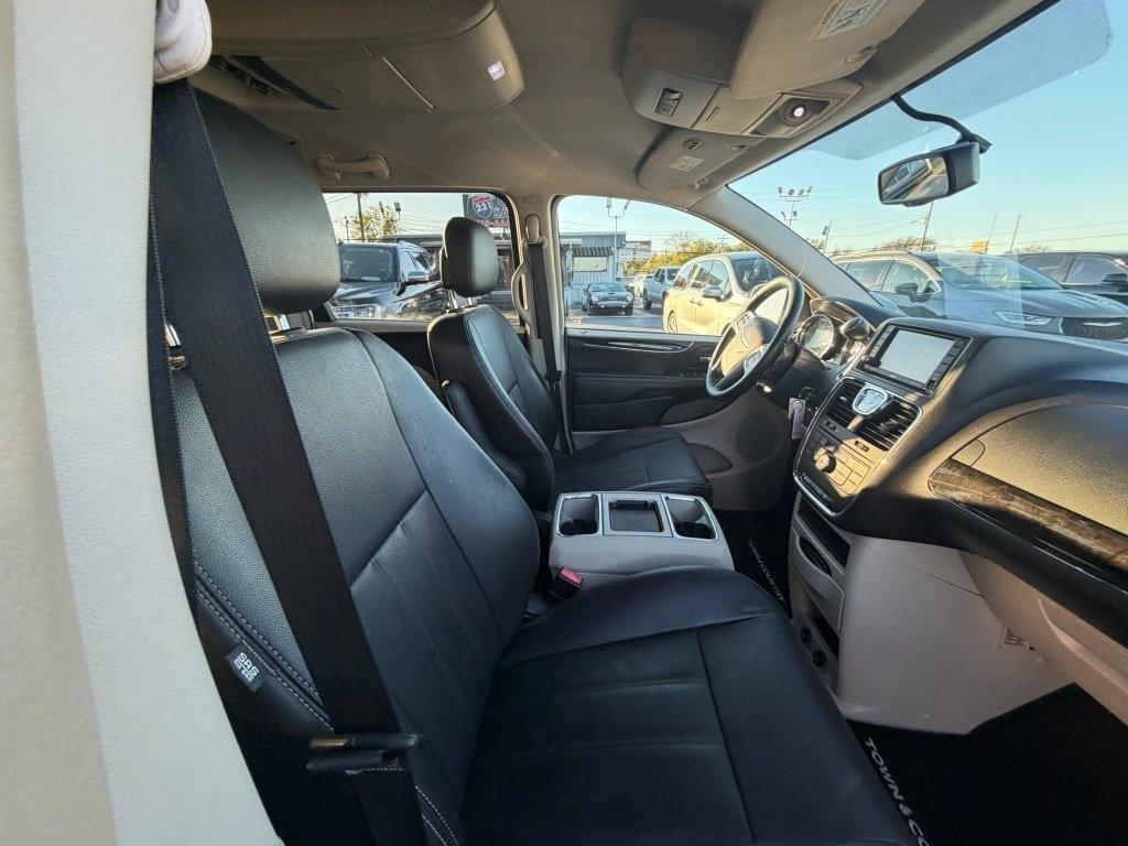 Chrysler Town & Country Touring 2013
