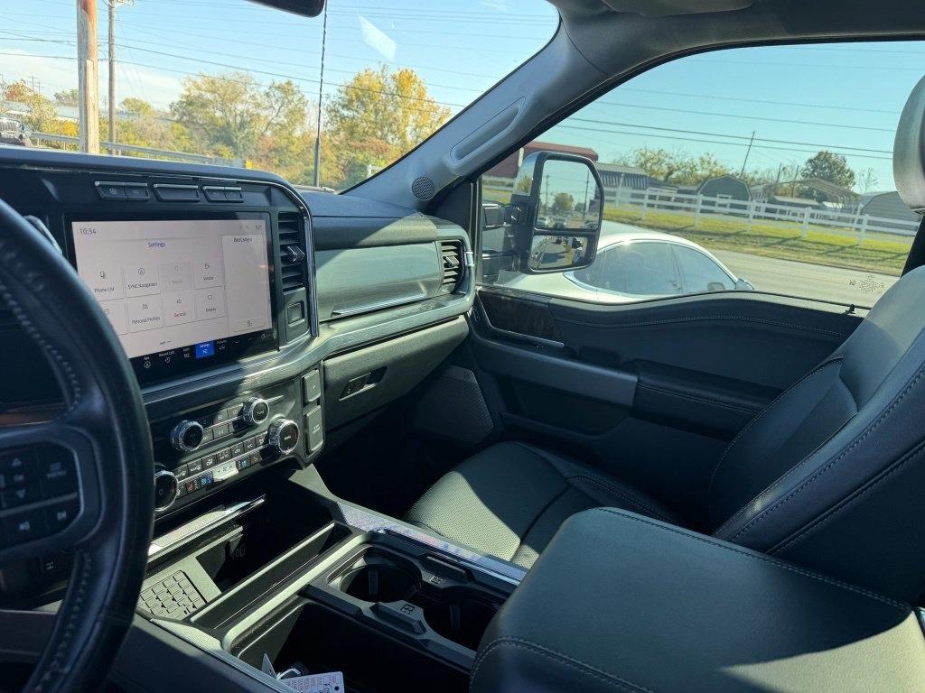 Ford F-250 SD Lariat Crew Cab 4WD 2024