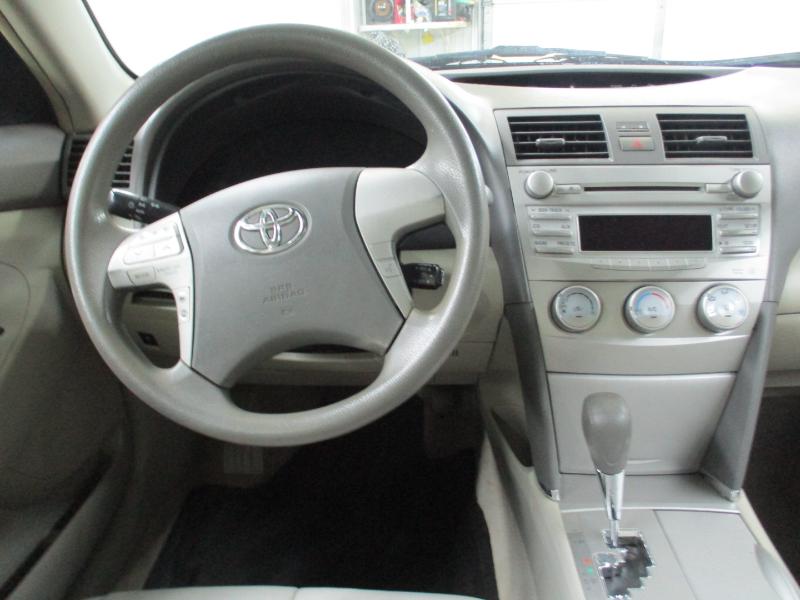 2011 Toyota Camry LE photo 4