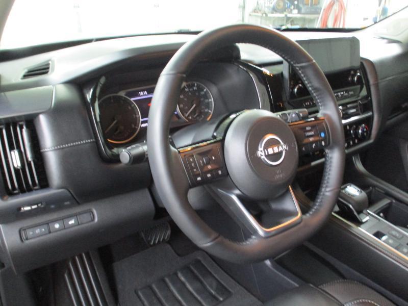 Nissan Pathfinder SL 2025