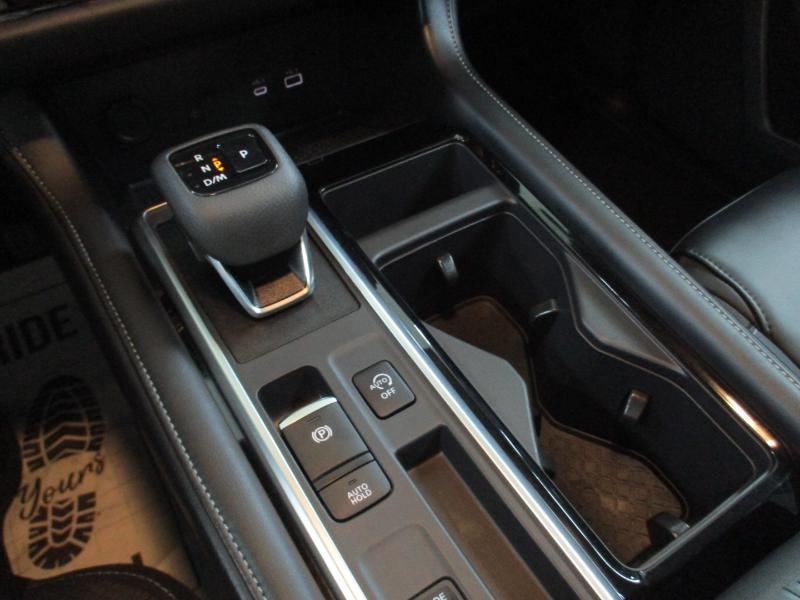 Nissan Pathfinder SL 2025