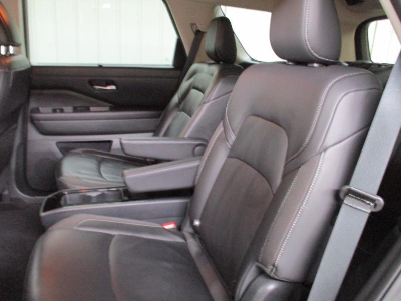 Nissan Pathfinder SL 2025