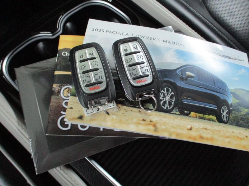 Chrysler Pacifica Limited 2023