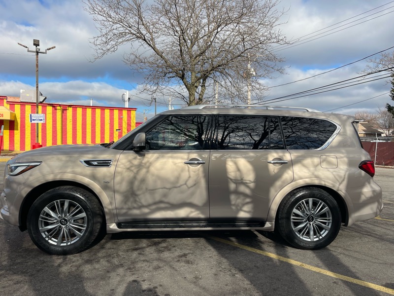 Infiniti QX80 LUXE 4WD 2019