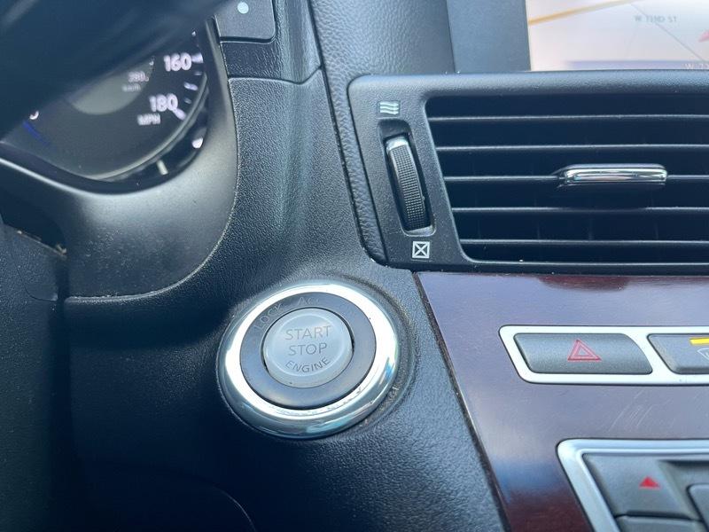 Infiniti Q70 3.7 AWD 2015