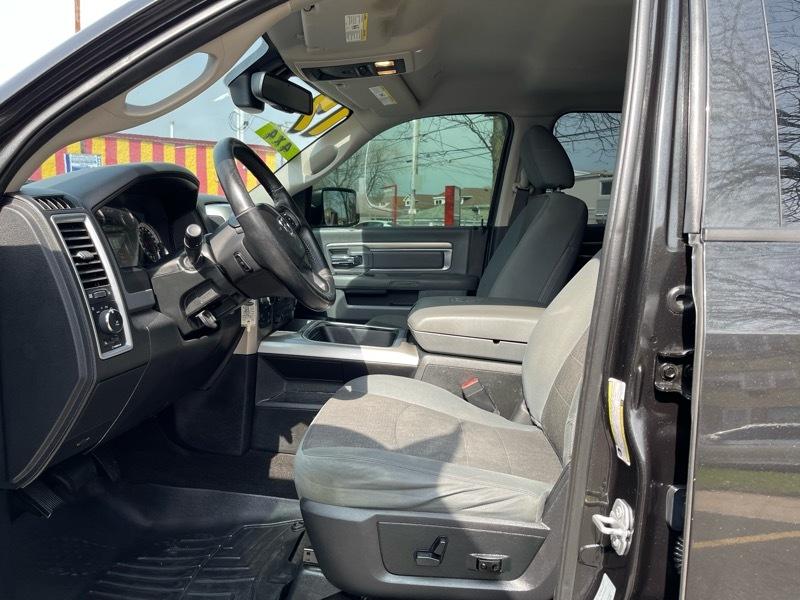 RAM 1500 SLT Crew Cab SWB 4WD 2017