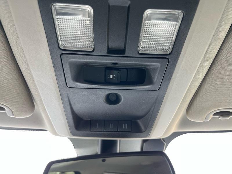 RAM 1500 SLT Crew Cab SWB 4WD 2017