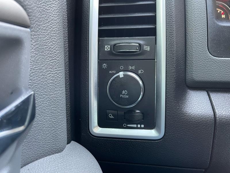 RAM 1500 SLT Crew Cab SWB 4WD 2017