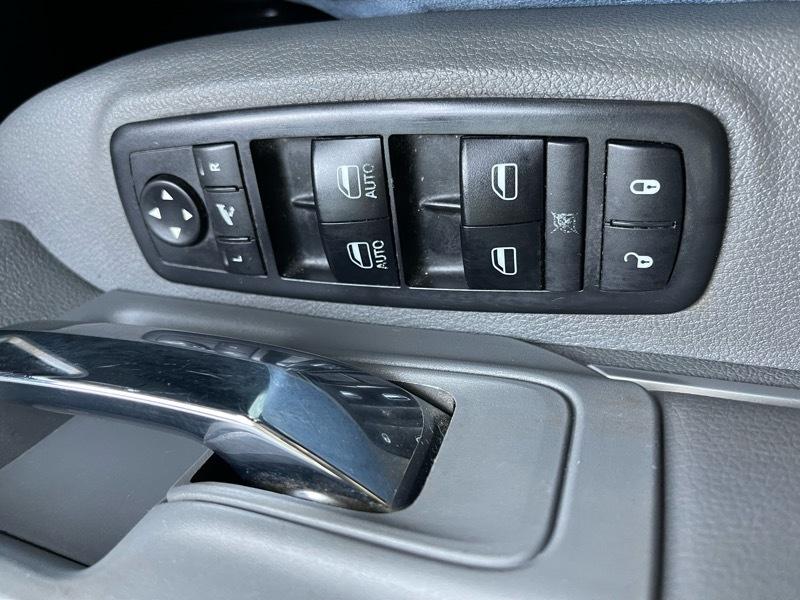 RAM 1500 SLT Crew Cab SWB 4WD 2017