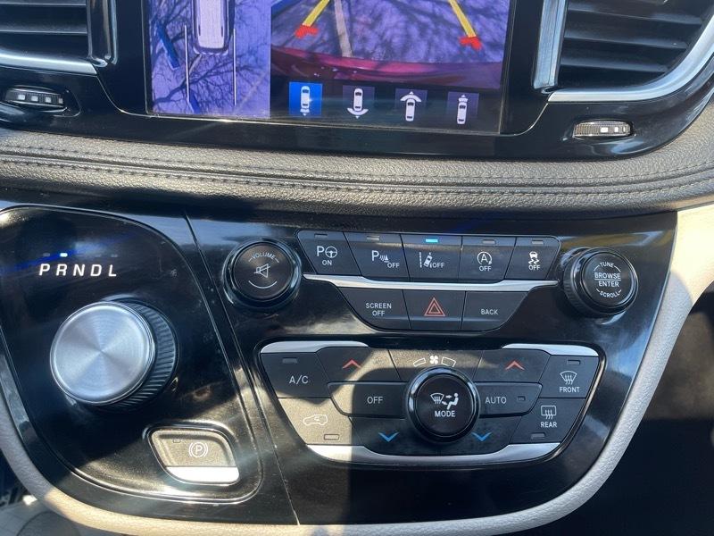 Chrysler Pacifica Limited 2017