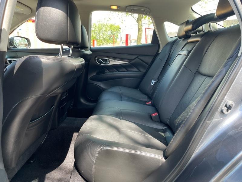 Infiniti Q70 3.7 2017