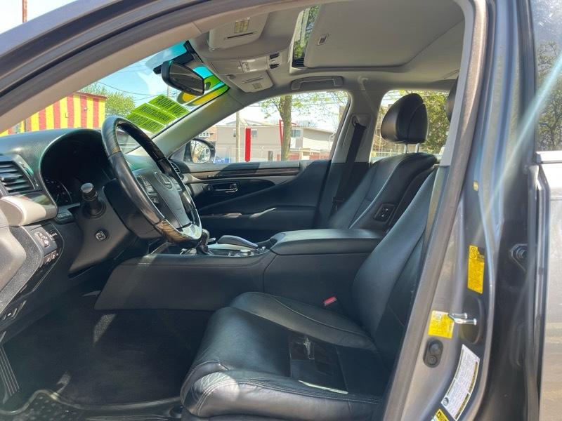 Lexus LS 460 Luxury Sedan AWD 2013