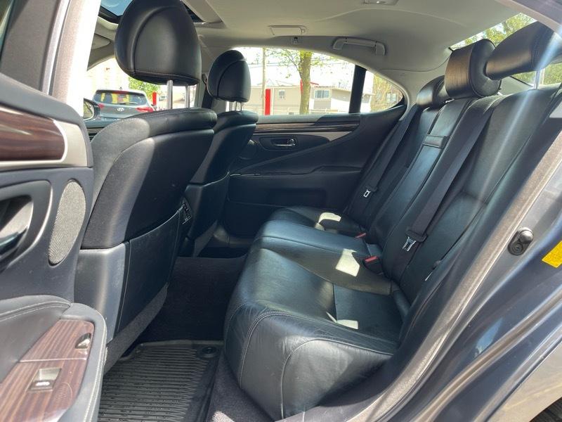 Lexus LS 460 Luxury Sedan AWD 2013