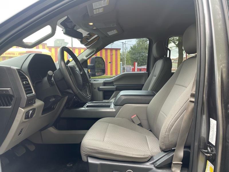 Ford F-150 4WD Reg Cab 145" XLT 2015