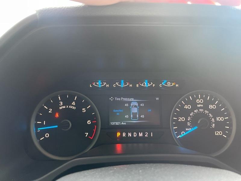 Ford F-150 4WD Reg Cab 145" XLT 2015
