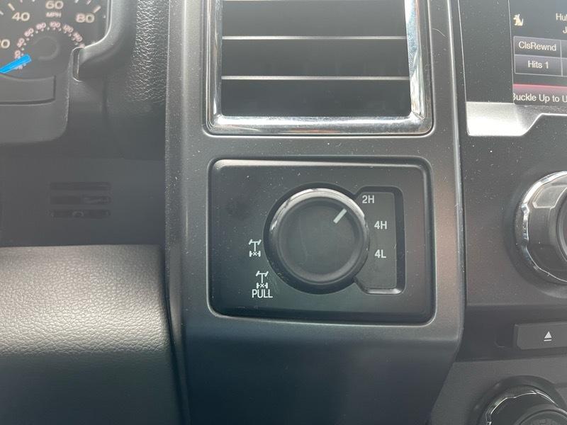 Ford F-150 4WD Reg Cab 145" XLT 2015