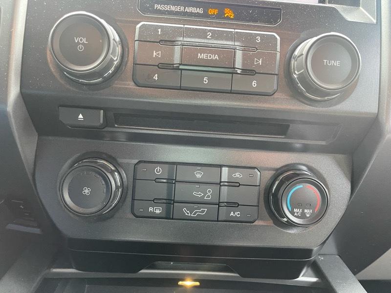 Ford F-150 4WD Reg Cab 145" XLT 2015