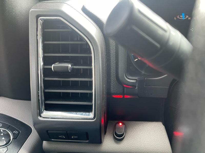 Ford F-150 4WD Reg Cab 145" XLT 2015