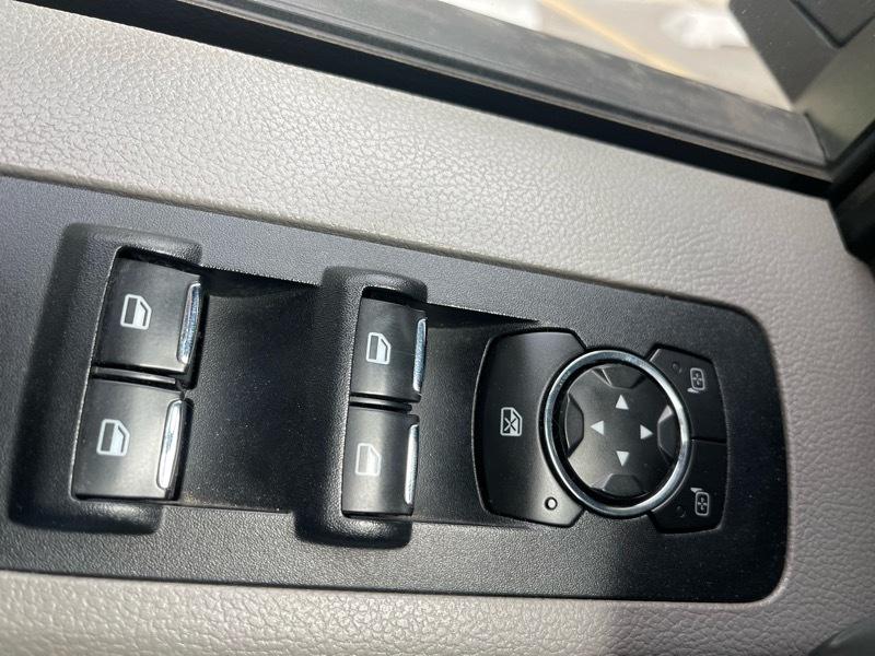 Ford F-150 4WD Reg Cab 145" XLT 2015
