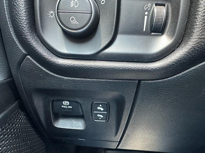 RAM 1500 Big Horn Crew Cab LWB 4WD 2022