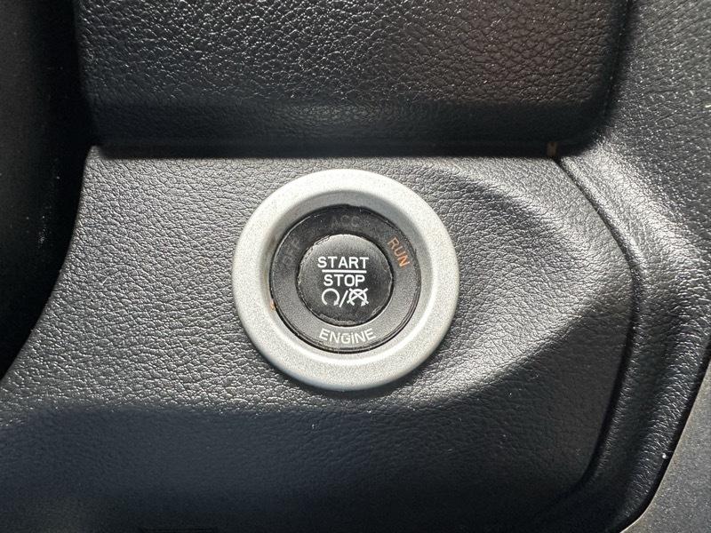 RAM 1500 4WD Crew Cab 140.5" Rebel 2016