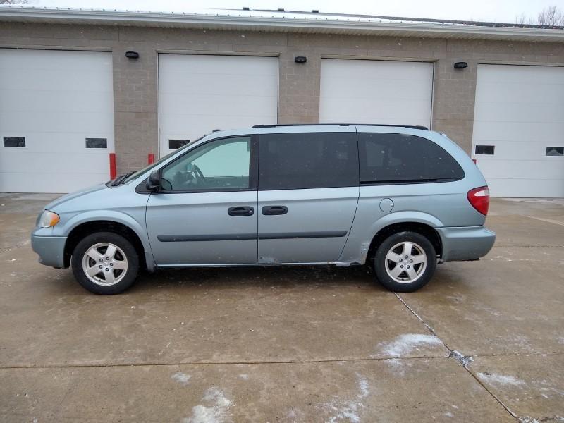 2005 dodge caravan se