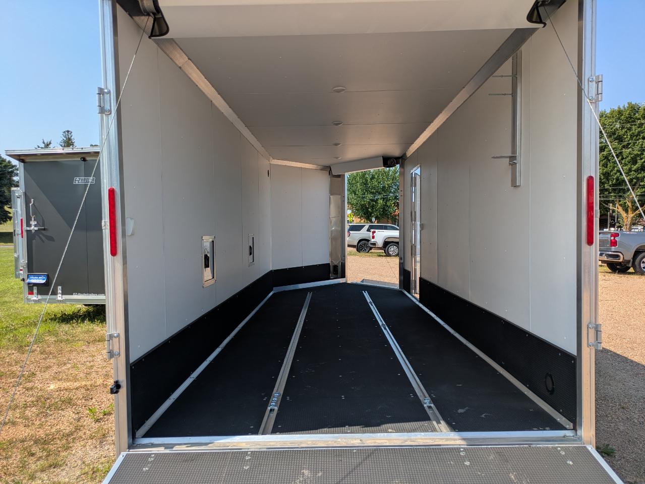 E-Z Hauler Cargo  2025
