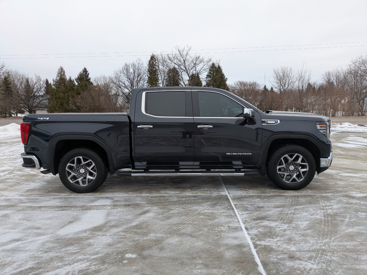 GMC Sierra 1500 SLT Crew Cab 4WD 2025