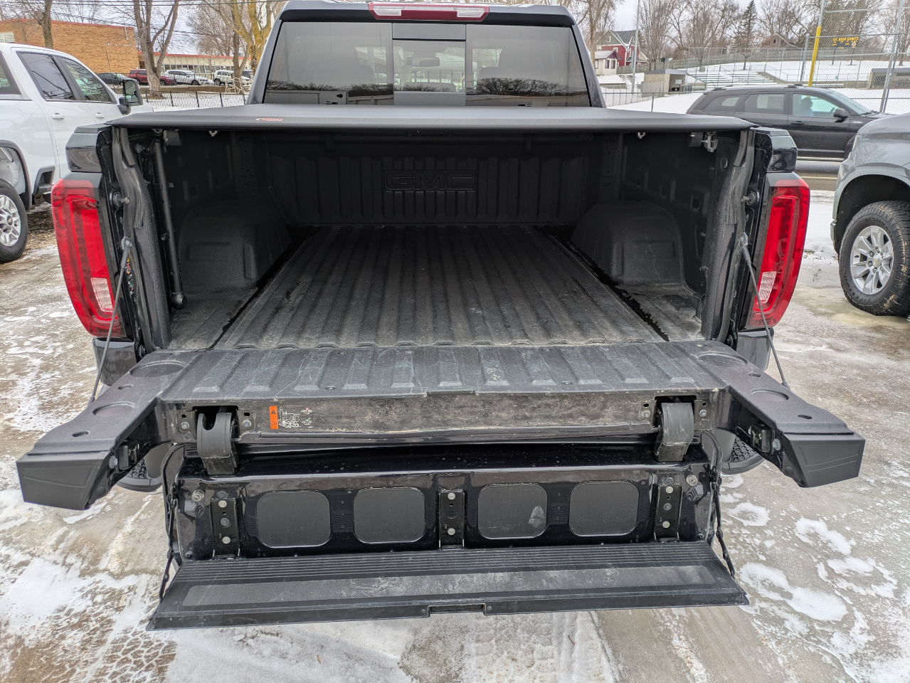 GMC Sierra 1500 SLT Crew Cab 4WD 2025