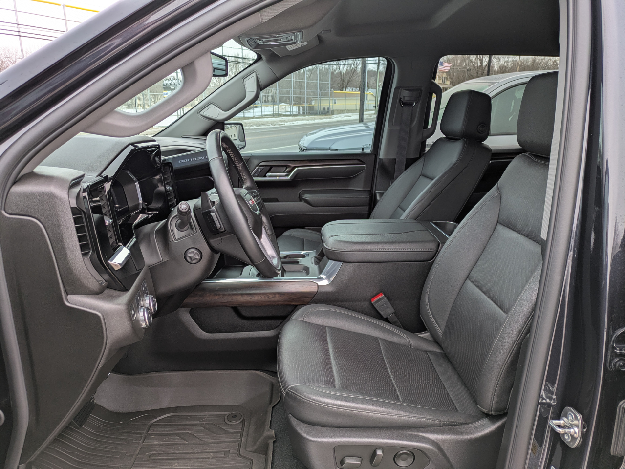 GMC Sierra 1500 SLT Crew Cab 4WD 2025