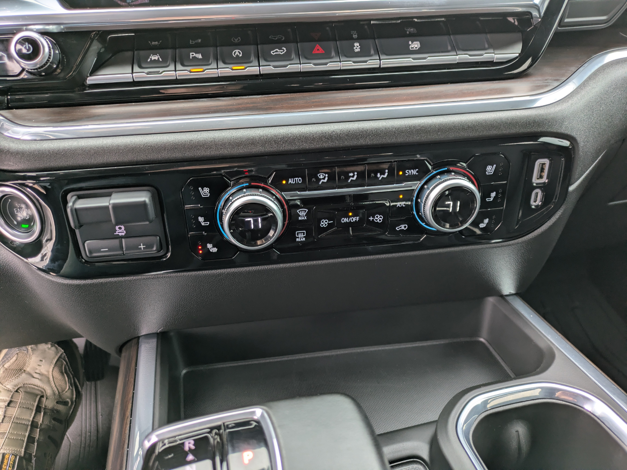 GMC Sierra 1500 SLT Crew Cab 4WD 2025