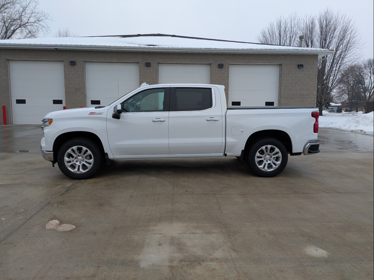 2023 Chevrolet Silverado 1500 LTZ Crew Cab 4WD