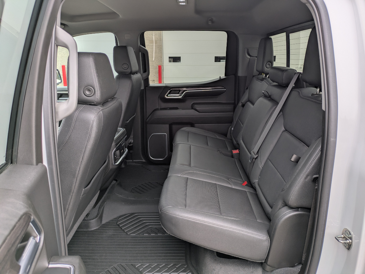 Chevrolet Silverado 1500 LTZ Crew Cab 4WD 2023