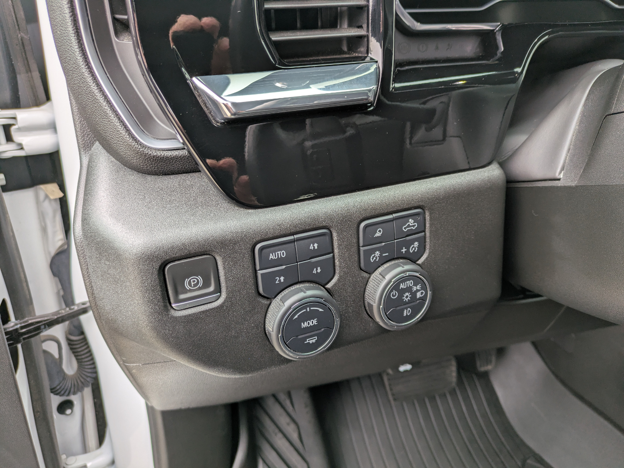 Chevrolet Silverado 1500 LTZ Crew Cab 4WD 2023