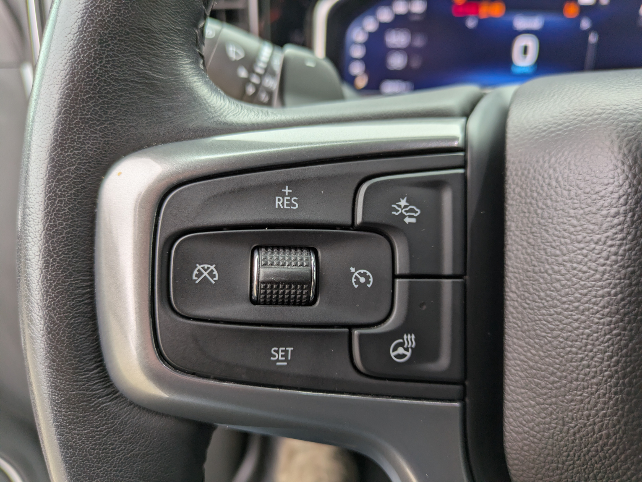 Chevrolet Silverado 1500 LTZ Crew Cab 4WD 2023