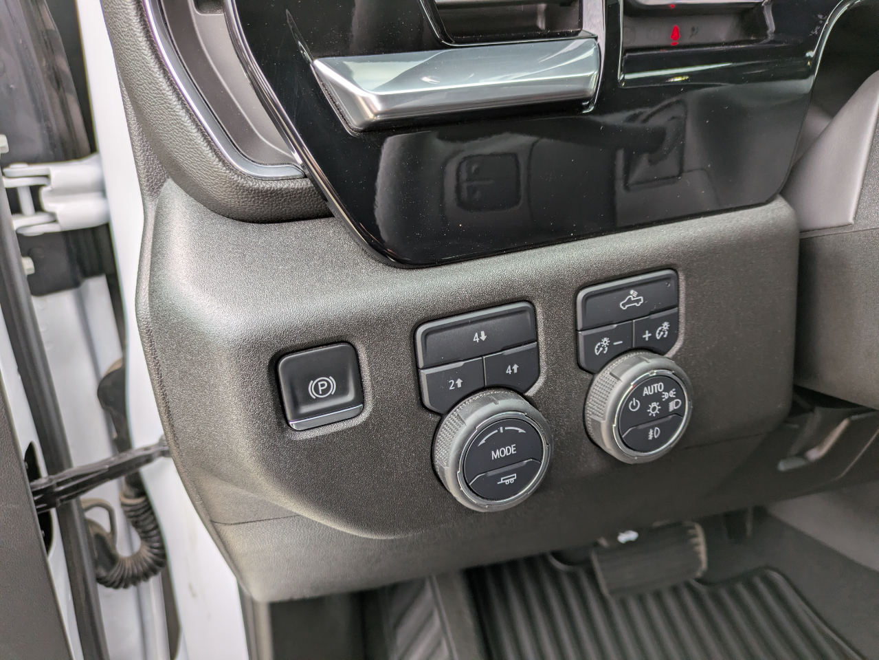 Chevrolet Silverado 2500HD LT Crew Cab Short Box 4WD 2025