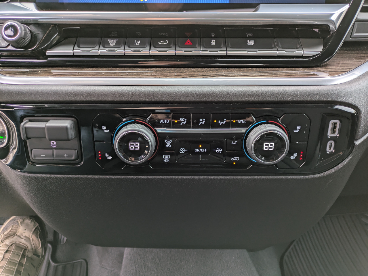 Chevrolet Silverado 2500HD LT Crew Cab Short Box 4WD 2025