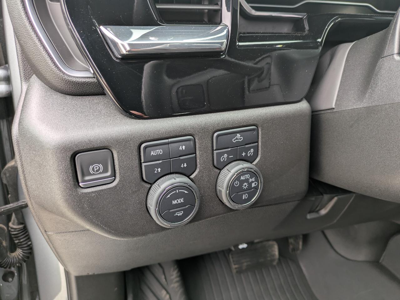 Chevrolet Silverado 1500 RST Crew Cab 4WD 2023