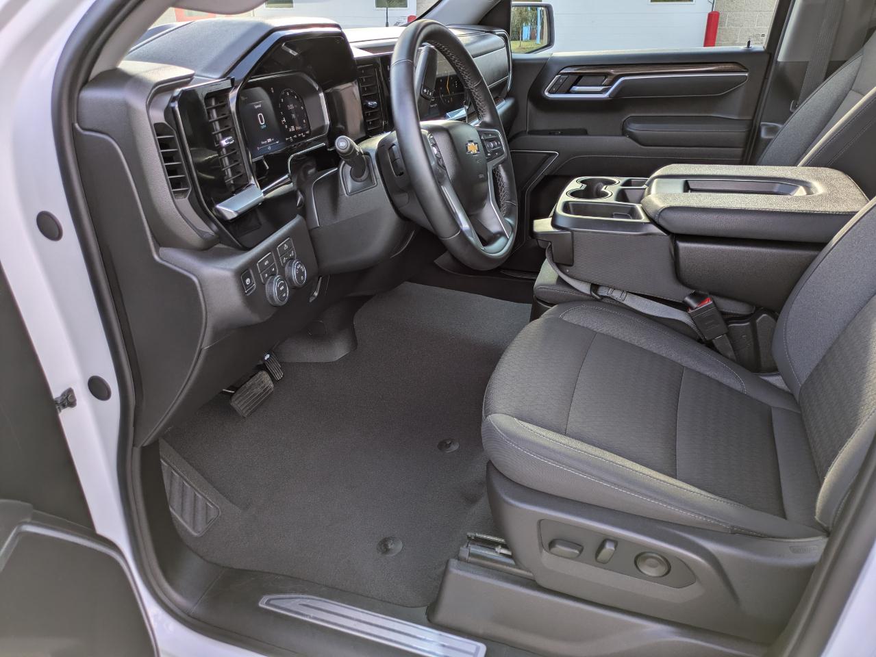 Chevrolet Silverado 1500 LT Crew Cab 4WD 2026