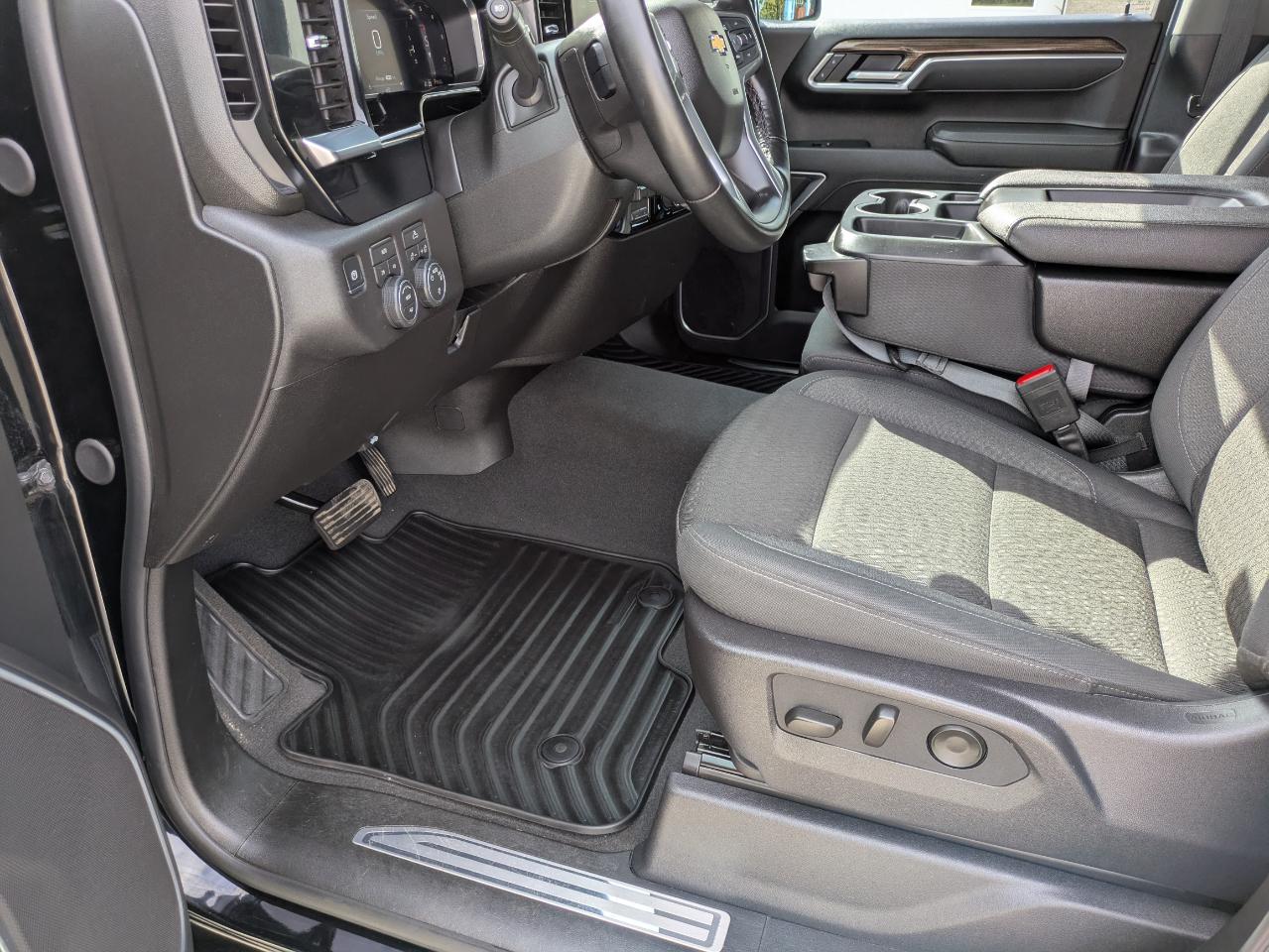 Chevrolet Silverado 1500 LT Crew Cab 4WD 2026
