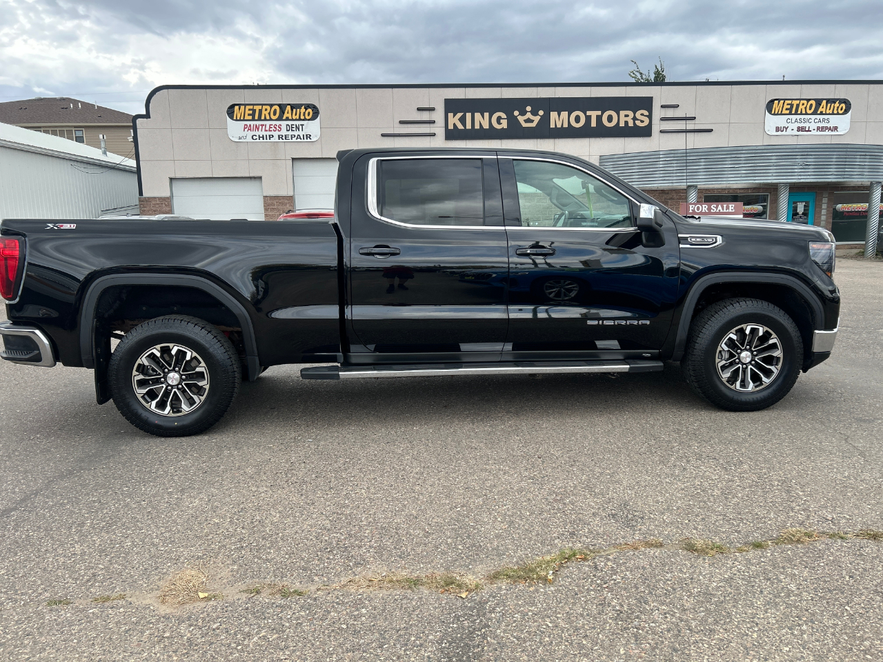 2023 Gmc Sierra SLE photo 2