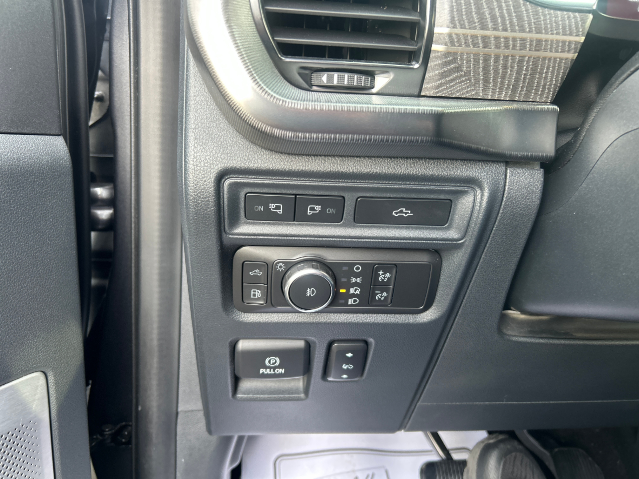 Ford F-150 Platinum SuperCrew 6.5-ft. Bed 4WD 2021 Ford F-150 Platinum SuperCrew 6.5-ft. Bed 4WD 2021