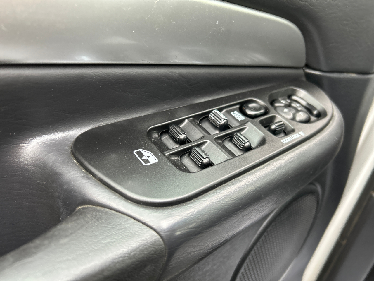 2004 Dodge Ram 3500 SLT photo 4