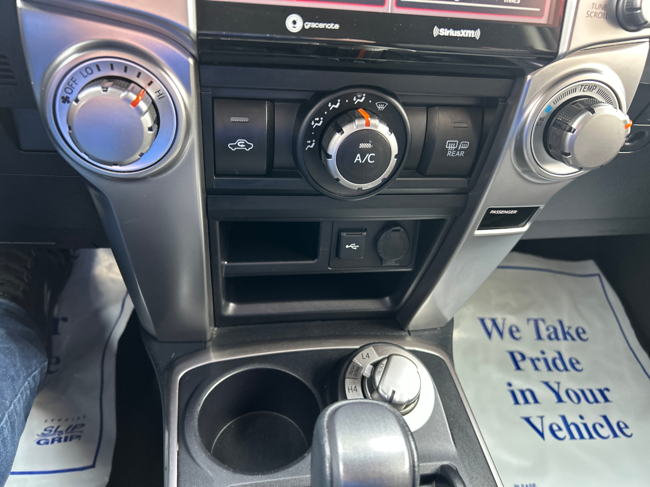 Toyota 4Runner SR5 4WD (Natl) 2024