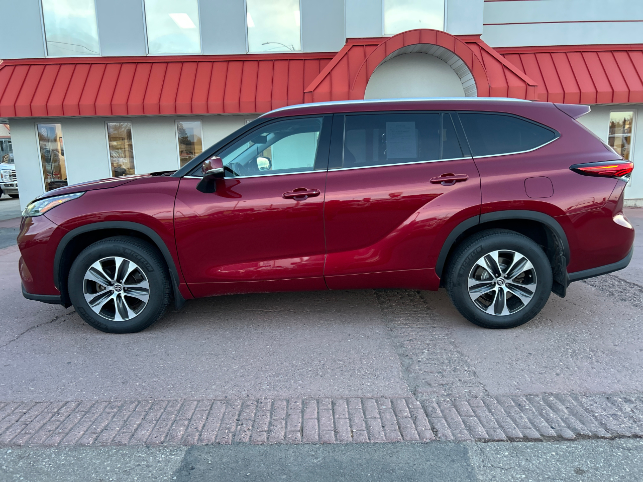 Toyota Highlander XLE AWD (Natl) 2022