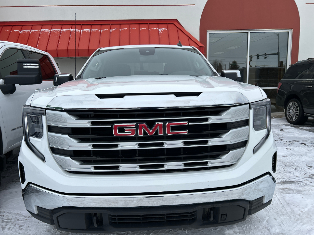 GMC Sierra 1500 4WD Crew Cab 157" SLE 2023